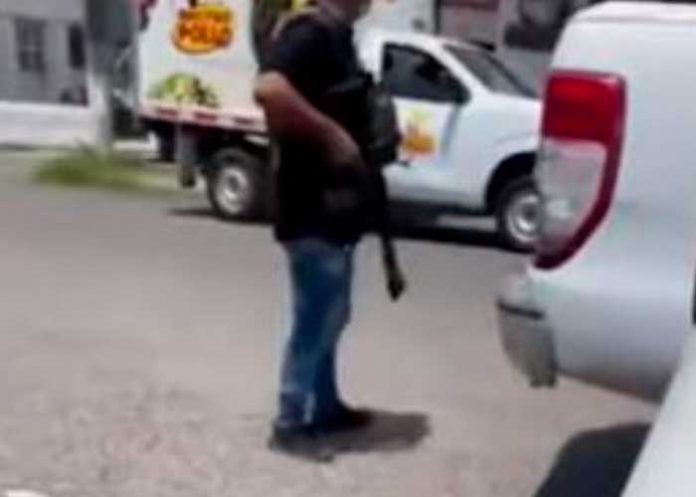 ¡Brutal! Acribillan a hombre frente a esposa e hijos en México (Video)