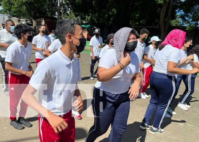 Realizan zumbatón en un colegio de Managua