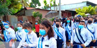 Estudiantes de Managua participan en desfile en saludo al mes patrio