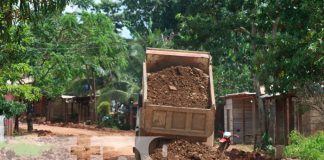 Inicia reparación y mantenimiento de carretera a Riscos de Oro, Rosita