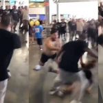 En video, sujeto noquea de un golpe a una mujer en partido de NFL En video, sujeto noquea de un golpe a una mujer en partido de NFL