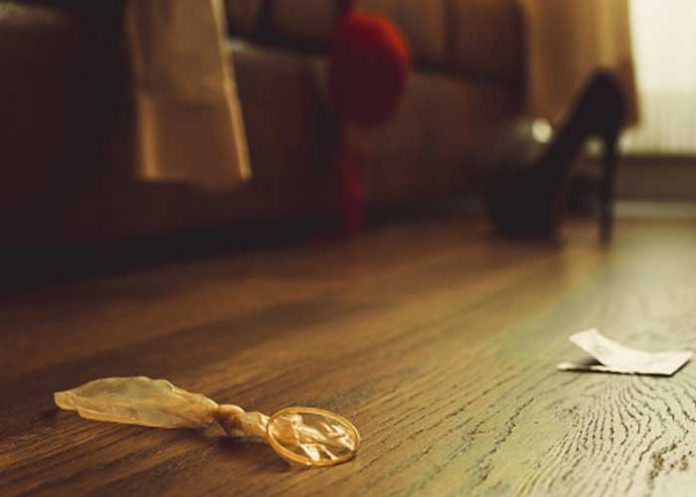 ¡Insólito! Sujeto va a la cárcel por quitarse el condón en pleno 