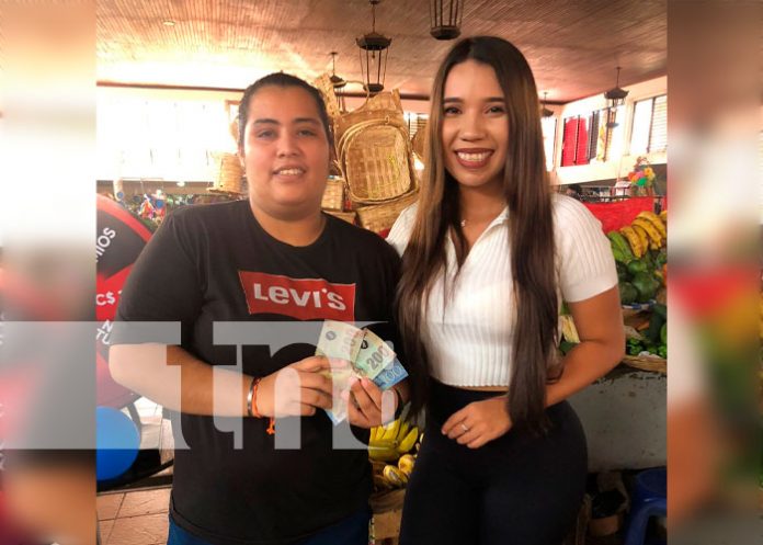 La Ruleta Ganadora de Crónica TN8 premió a comerciante de León