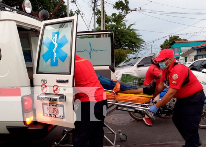 1 Motociclista directo al hospital al ser impactado por un carro en Managua