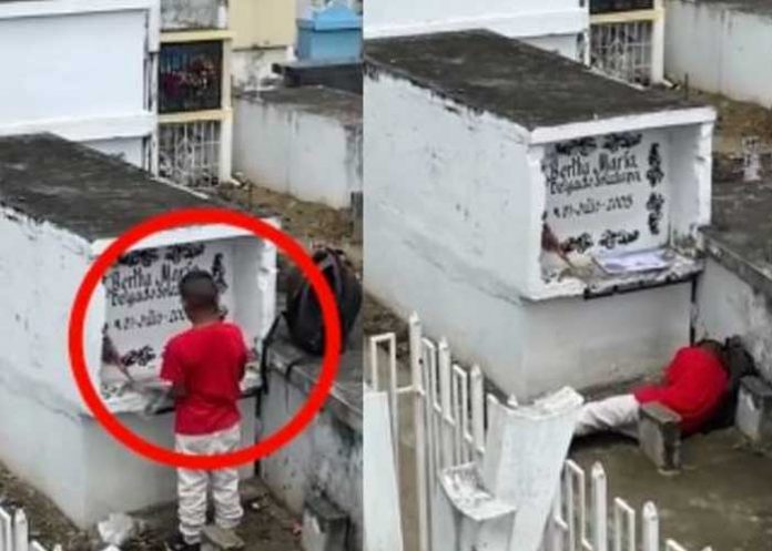 1 Ni la muerte los separa: Niño visita y duerme en la tumba de su mamá