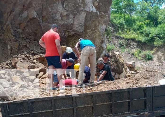 Dos obreros quedan soterrados mientras extraían material selecto en Somoto