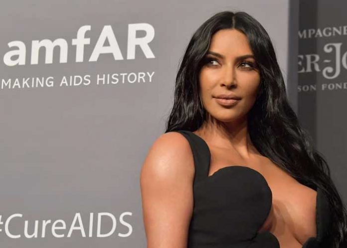 Kim Kardashian enfrenta polémica demanda de una compradora
