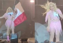 «Tremenda cucaracha» se quitó Yuri del cuello en un concierto (Video) "Tremenda cucaracha" se quitó Yuri del cuello en un concierto (Video)