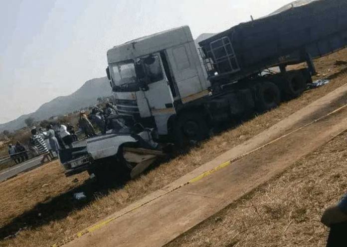 1 Fuerte accidente de tránsito en Sudáfrica cobra la vida de 16 niños