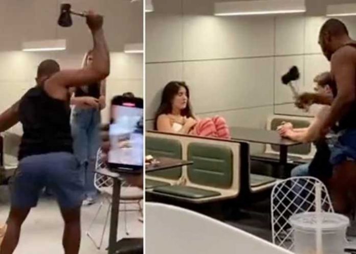Con hacha en mano, sujeto tiene brutal pelea con otros 3 (VIDEO)