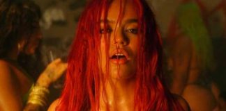 Karol G prende Instagram mostrando sus atributos frente al espejo