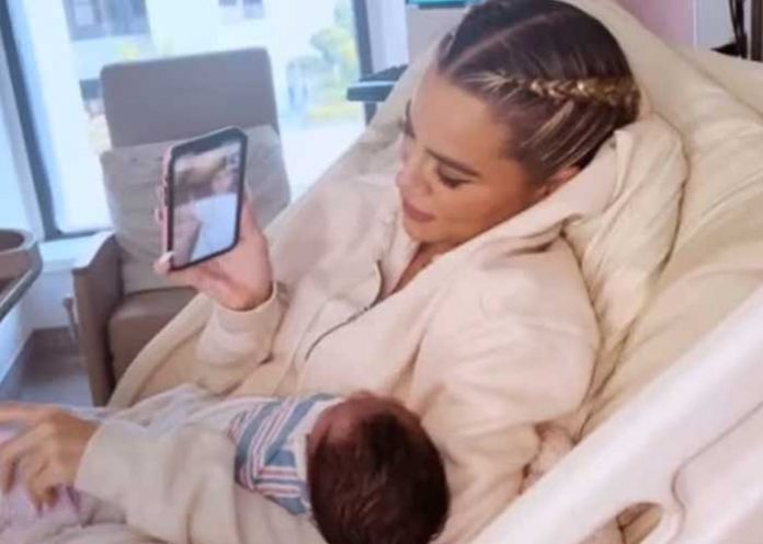 1 Khloé Kardashian y su hijo nacido de un vientre en alquiler