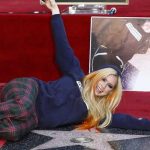 Honran carrera de Avril Lavigne con estrella en Hollywood