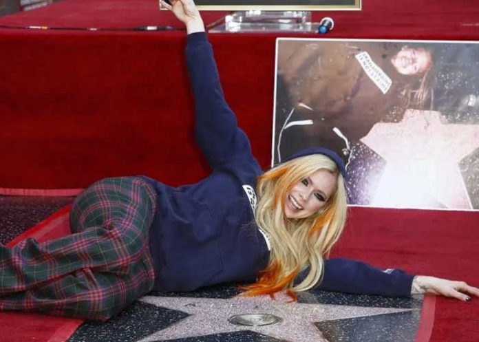 1 Honran carrera de Avril Lavigne con estrella en Hollywood