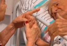 «Amor eterno»: Abuelita canta serenata a su esposo que está en el hospital "Amor eterno": Abuelita canta serenata a su esposo que está en el hospital