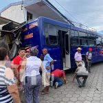 Le fallan los frenos e impacta contra negocio del Mercado Municipal de Juigalpa Le fallan los frenos e impacta contra negocio del Mercado Municipal de Juigalpa
