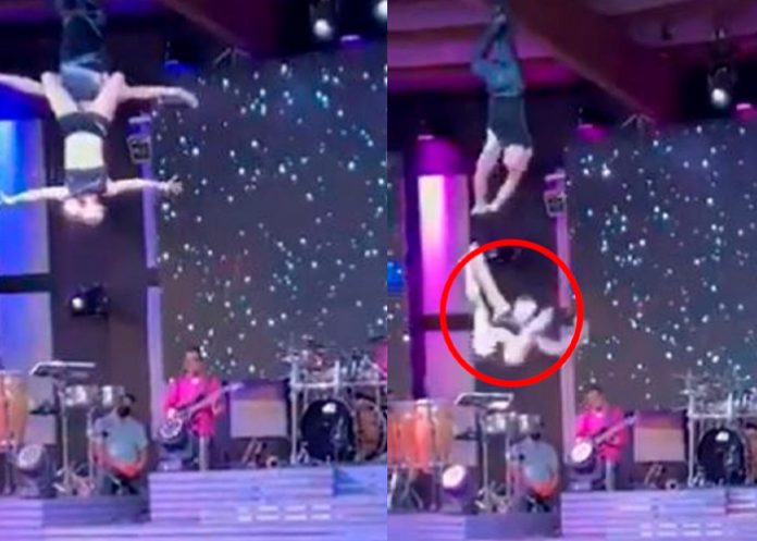 1 Bailarina sufre accidente en pleno show y nadie la ayuda