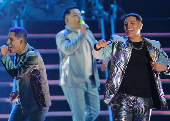 Eduin Caz enfurece contra encargado de iluminación