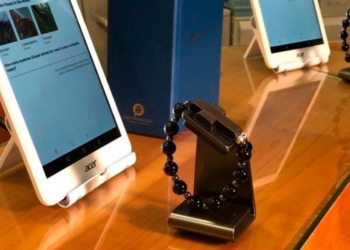 Líderes vigilan a miembros de la iglesia por aplicación