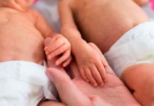Mujer brasileña da a luz a mellizos de padres diferentes