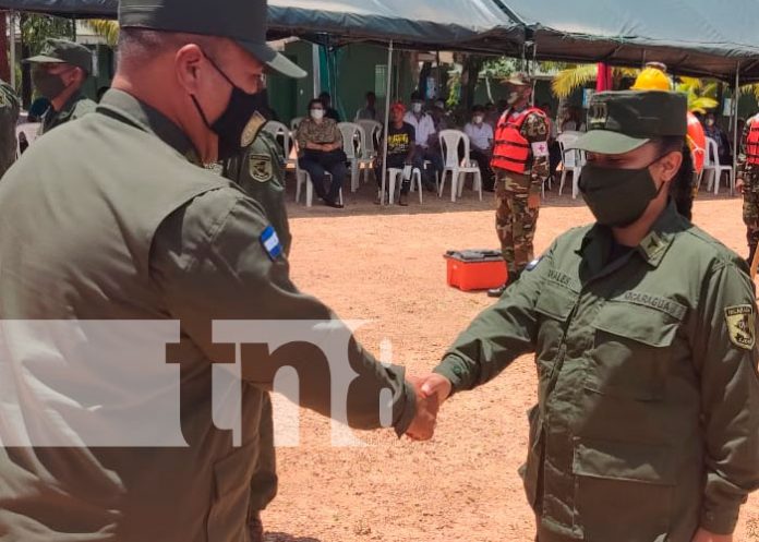 Presentan a 10 oficiales del destacamento militar norte ascendidos en grado