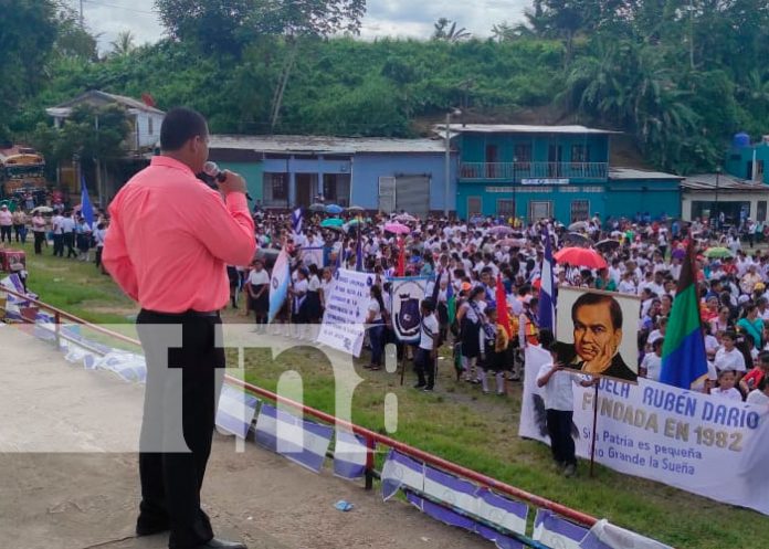 Colegios de Siuna realizaron marcha para honrar a la patria