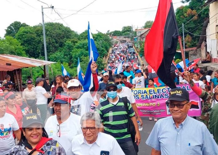 Militancia sandinista se desborda en saludo a la Patria en Granada