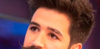 El cantante Camilo explica el origen de su "odiado" look de los bigotes