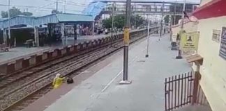 ¡Se burló de la muerte! Mujer se salva de ser arrollada por tren 2 veces (VIDEO)