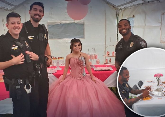 Policías llegan por el ruido y terminan festejando junto a la quinceañera