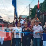 Habitantes del barrio Sandino, estrenan calle adoquinada en Dolores