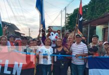 Habitantes del barrio Sandino, estrenan calle adoquinada en Dolores