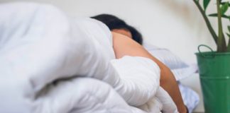 Este ejercicio de respiración te hará dormir instantáneamente
