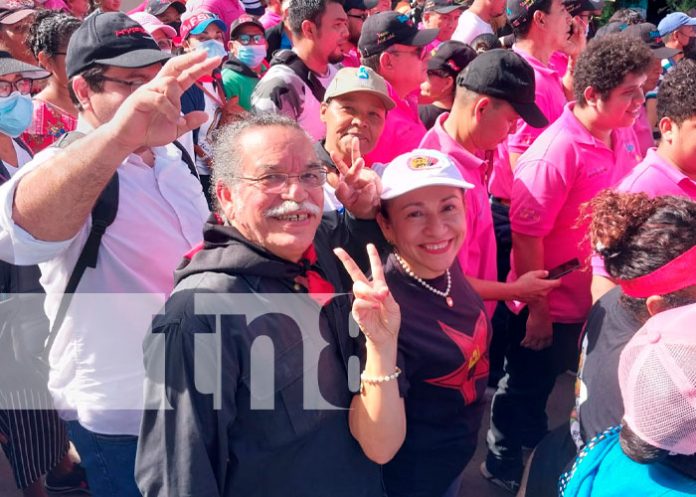 Militantes sandinistas recorren principales calles de Managua