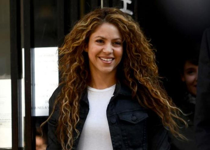 2 Shakira irá a juicio, la acusan de delitos contra Hacienda