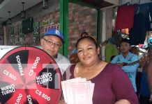 Rosa Bermúdez de Masaya ganadora de la "Ruleta Ganadora de Crónica TN8"