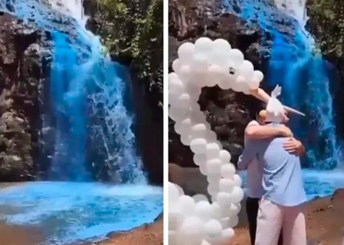 En la polémica: Pintaron una cascada para anunciare sexo de su bebé