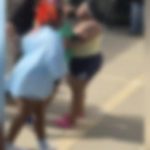 ¡Inaceptable! Padres y alumnos pelean en bus escolar en Carolina del Sur