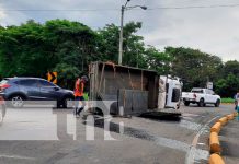 Camión se vuelca en el kilómetro 14 de la Carretera Norte Camión se vuelca en el kilómetro 14 de la Carretera Norte