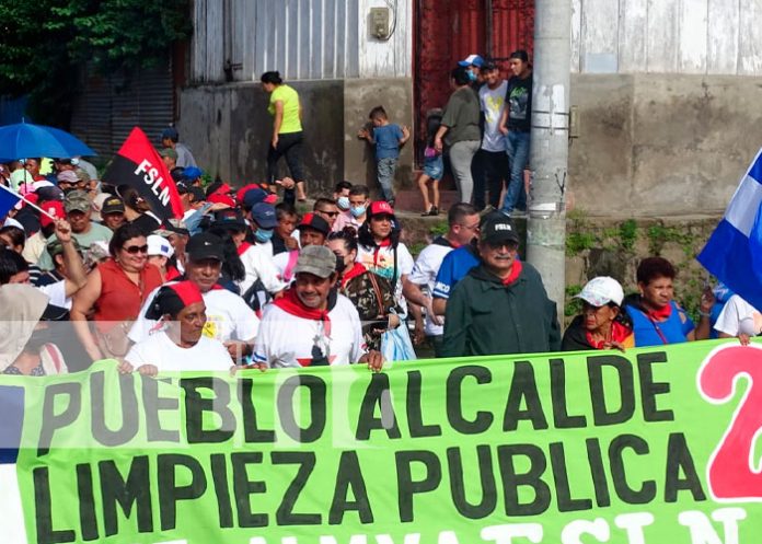 Masaya sale a las calles para saludar a la patria
