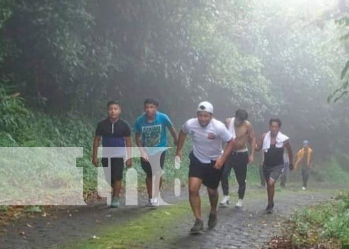 3 Realizan reto extremo en el Volcán Mombacho