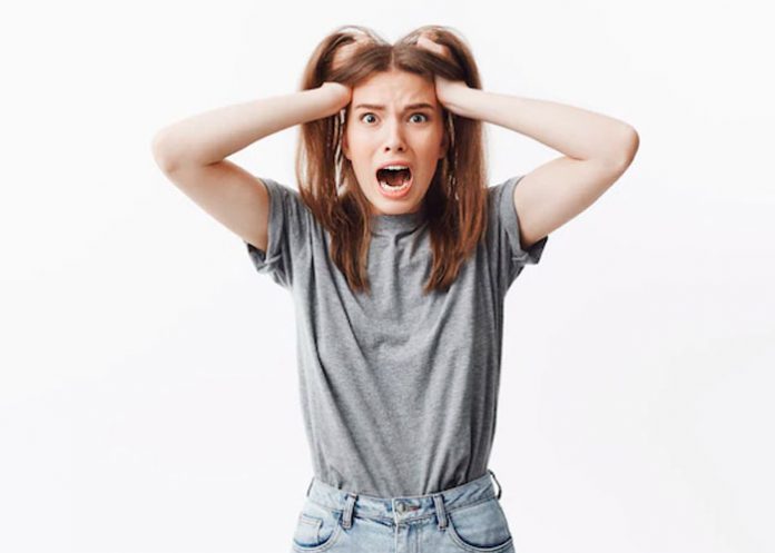 3 Busca niñera para que se lleve al niño a su casa