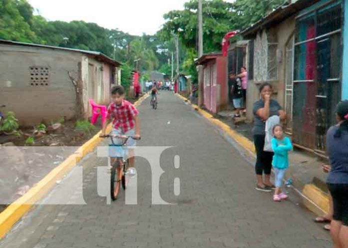 Pobladores de Bello Amanecer en Ciudad Sandino estrena nuevas calles adoquinadas
