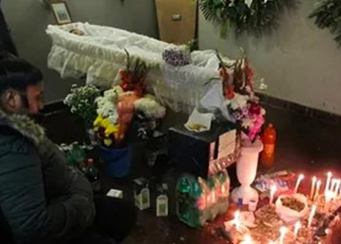 La mujer es reconectada a la respiración y luego murió