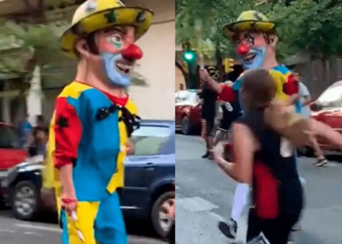 4 Un payaso que reparte latigazos en España es la sensación de internet