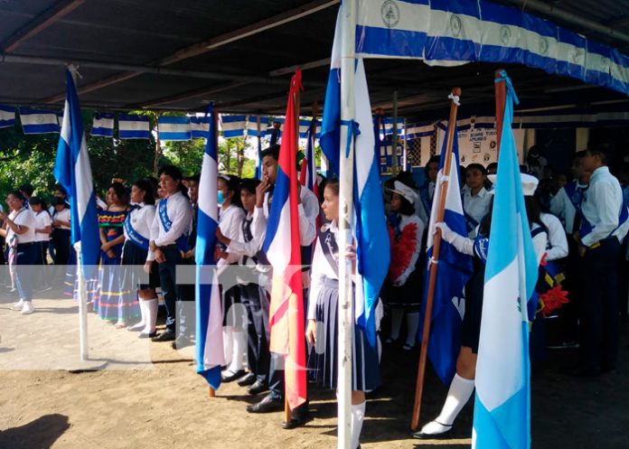 Alegre y colorido desfile patrio en Ometepe