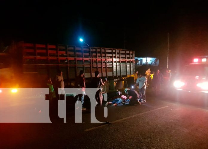 44 Fallece motorizado en Granada, tras chocar con un camión