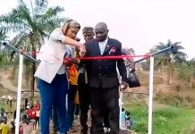 Puente colgante se desploma el mismo día de su inauguración (VIDEO) Puente colgante se desploma el mismo día de su inauguración (VIDEO)