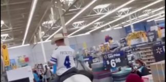 Captado entrando al supermercado en caballo blanco