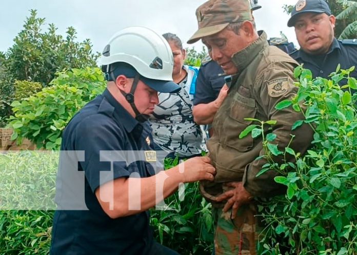 Al intentar rescatar a 